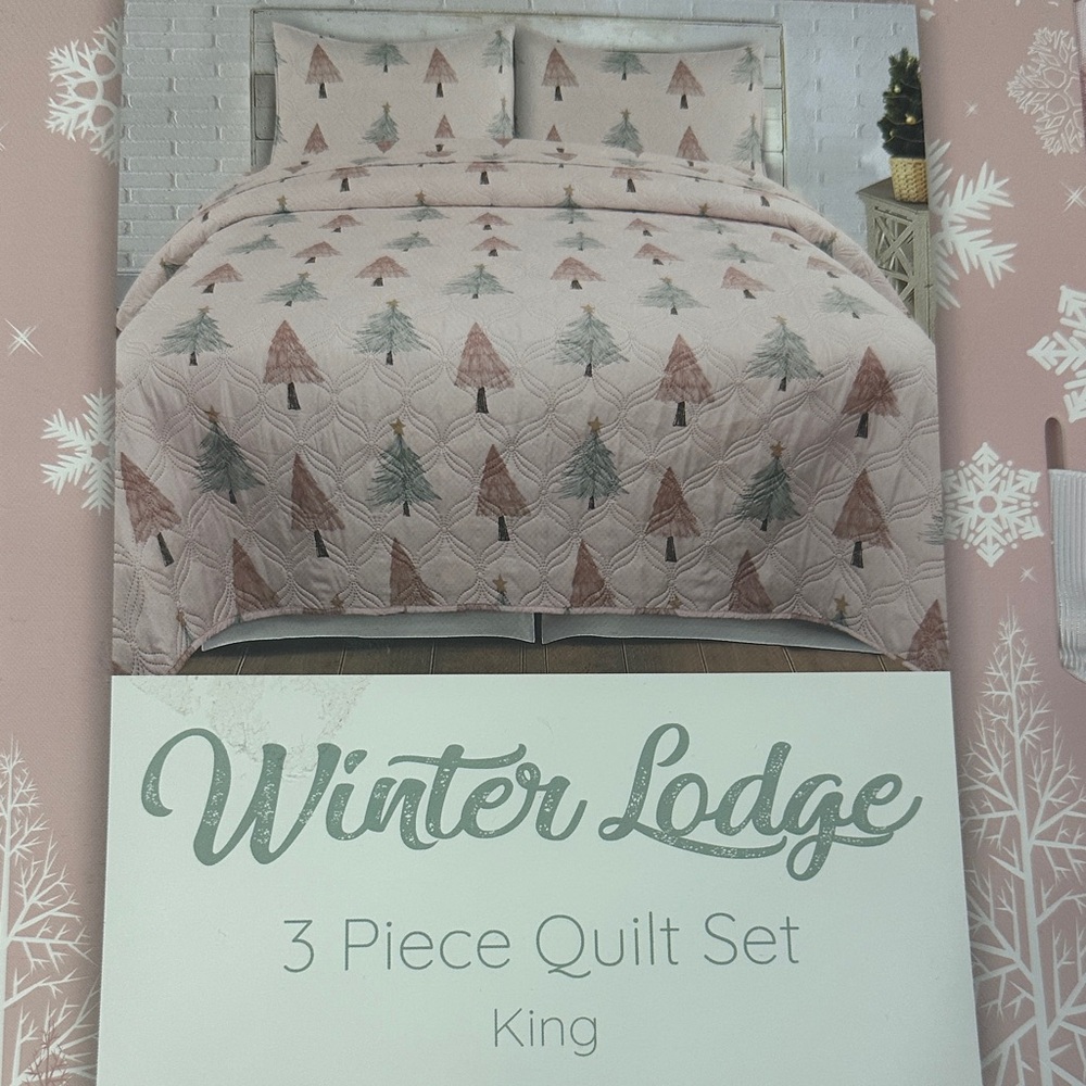 Pink Christmas comforter set. King. New